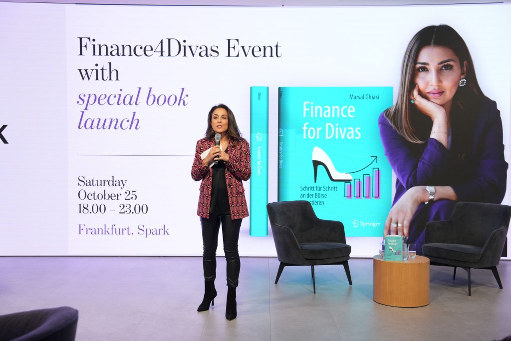 Marsal Ghiasi präsentiert ihr Buch copyright: harikrishnanphotograph