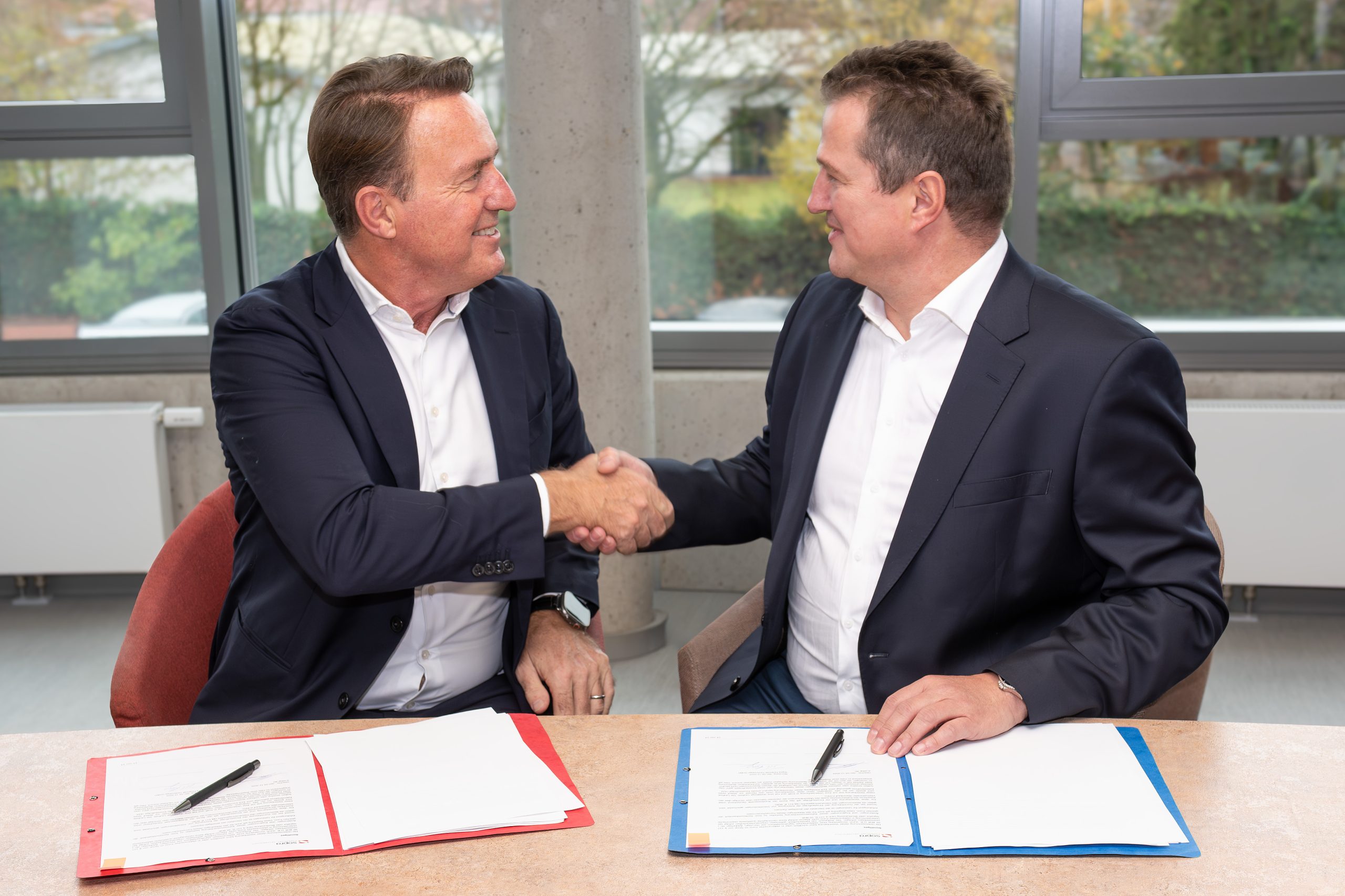 Thomas Heinz, Chief Growth Officer Sopra Financial Technology und Martin Greiwe, Vorstandsvorsitzender d.velop