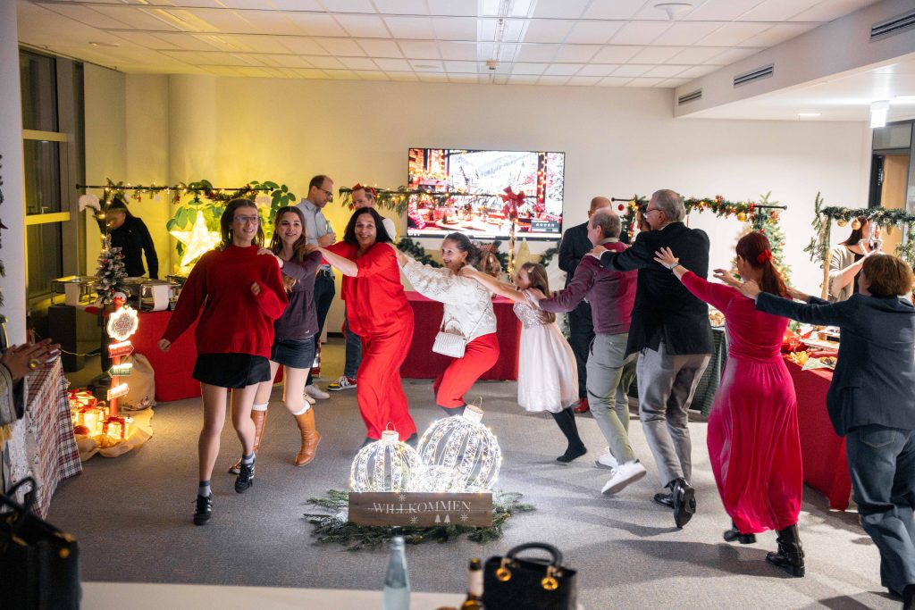 Polonaise Circle bei der Finfluencer Circle Weihnachtsfeier