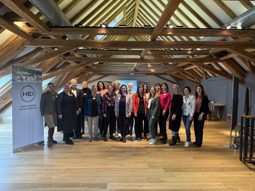 Transformation in Banken beginnt nicht bei KI, sondern bei Daten, Kultur und Führung. Die Heidelberger Erfolgsimpulse zeigen, wie Shared Leadership, Wissensmanagement und Kommunikation Zukunft gestalten.