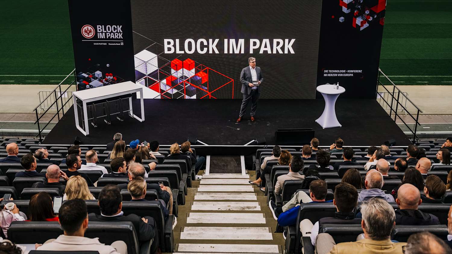 Block im Park