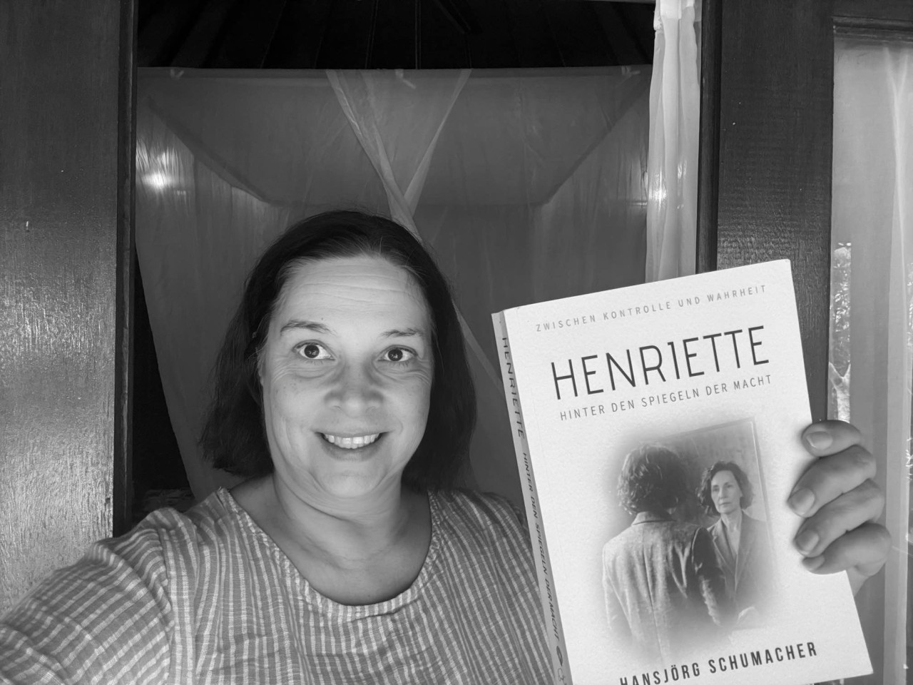 Henriette Hinter den Spiegeln der Macht
